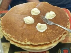 Zeke's Eatin Place's "Wagon Wheel" Pancakes Challenge
