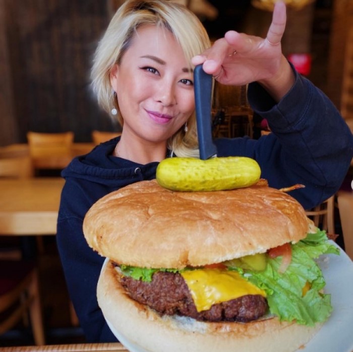 Kooky Canuck's 4lb Burger Challenge