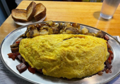 Rise & Dine Cafe's "Wolverine" Omelet Challenge