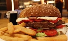 Langham Place Xiamen’s 2kg Burger Challenge