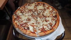 Pizza Spano’s 18″ Meat Lovers Pizza Challenge Montreal