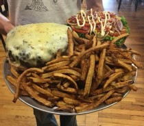 Dooley's 5lb Burger Challenge