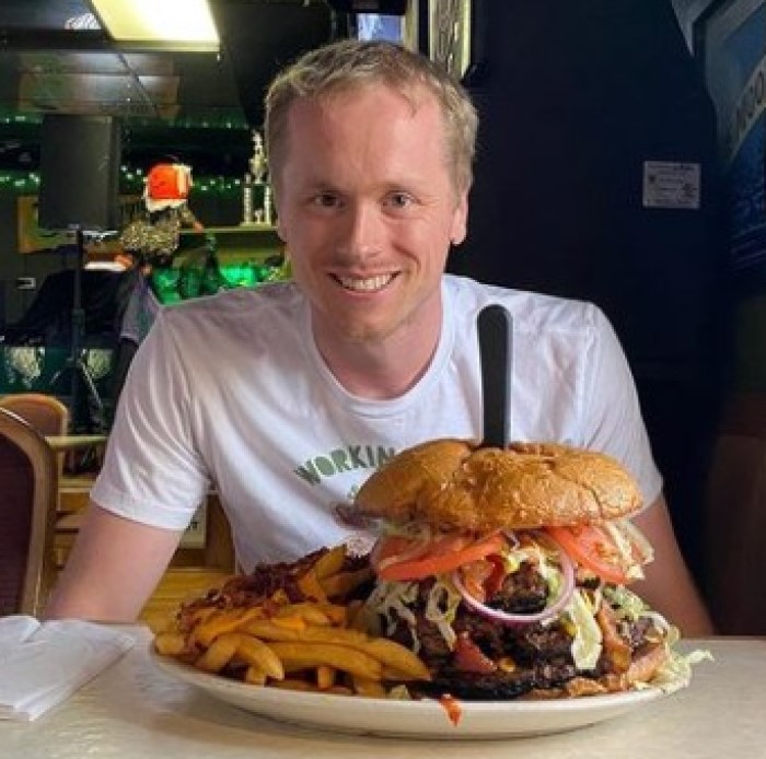 Flannigan's 3lb Burger Challenge