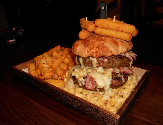 Foxton Bar’s "Mac Daddy" Burger Challenge