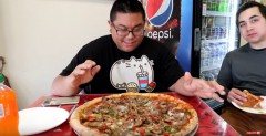 Aunt Mia's Pizzeria's 16" Pizza Challenge