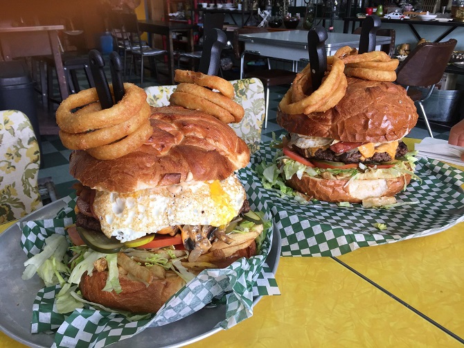 Brogan's Diner's Mafia Mike's Burger Delight Challenge Canada