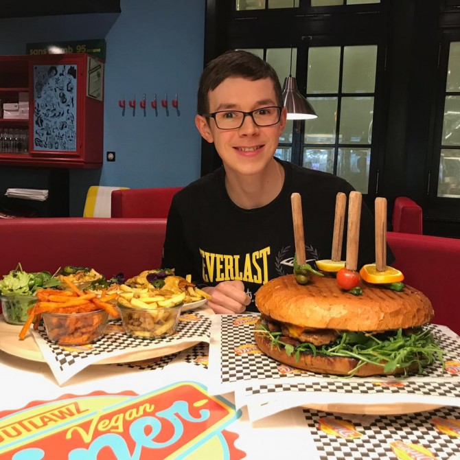 Outlawz Diner Vegan Burger Challenge Bern Switzerland