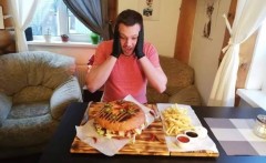 Vecais Pēteris Krodziņš' 2.5kg Burger Challenge