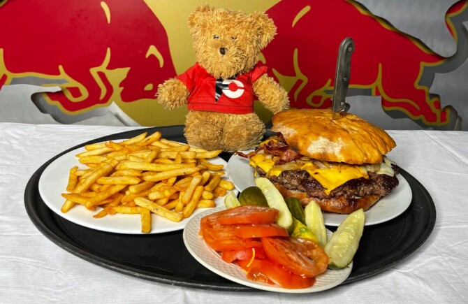 Murphy's Pub Burger Challenge Rockford Illinois