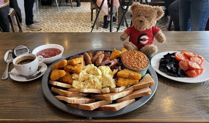 Elizabethan's Lizzie Ultimate Scottish Breakfast Challenge Dunfermline Fife Scotland