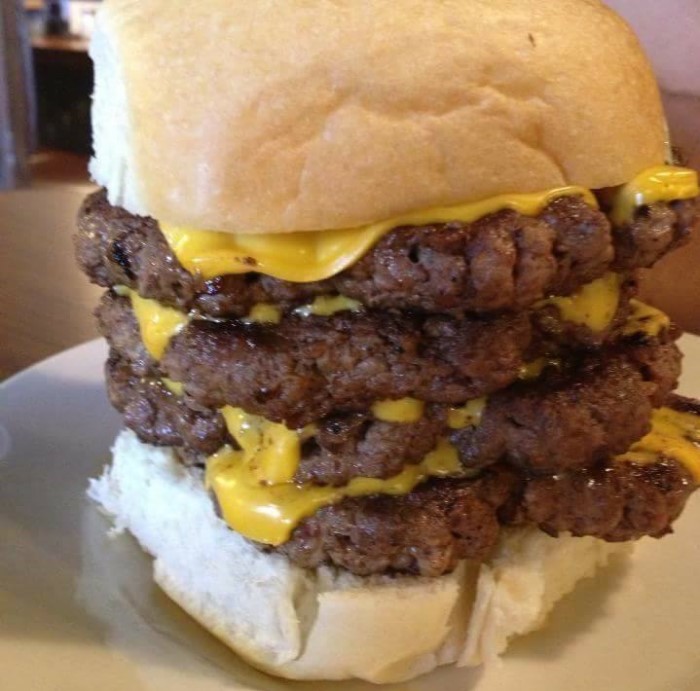 Early's Muddy Creek Monster Cheeseburger Challenge
