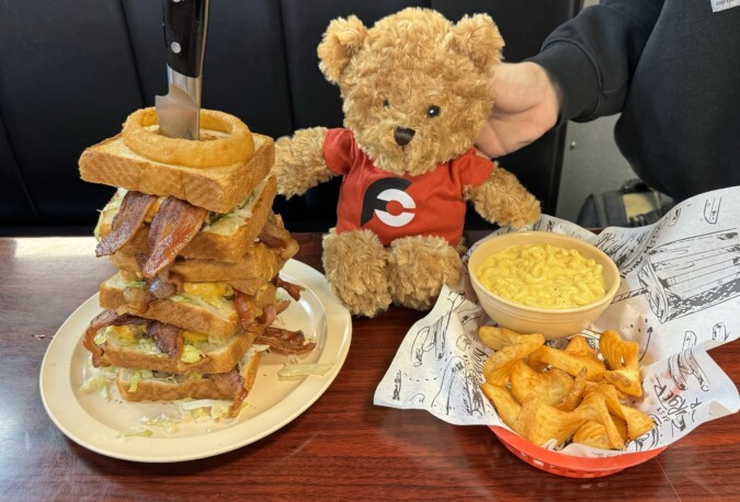Luke's 60oz Heart Attack Burger Challenge Dickson Tennessee