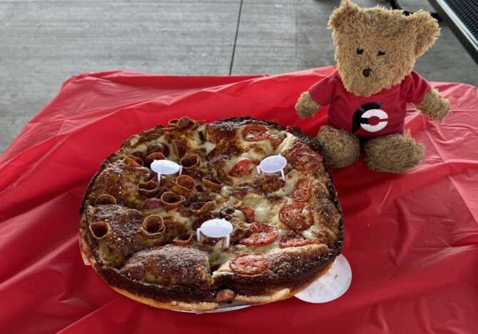 Vizzy's Vizzanater Detroit Deep Dish Pizza Challenge Westland Michigan