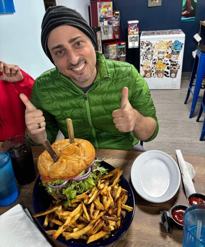 TheFeed's "Bigfoot Burger" and Fries Challenge