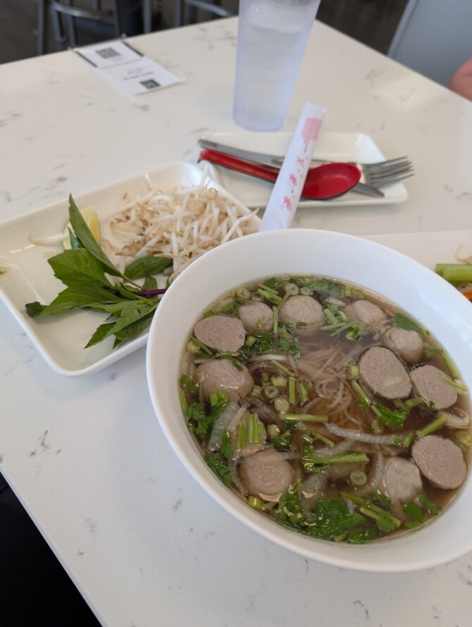Việt Phở Vietnamese Restaurant's 10lb Pho Challenge