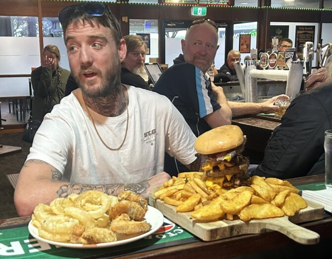 Thornlie Sports Bar's Burger Eating Challenge