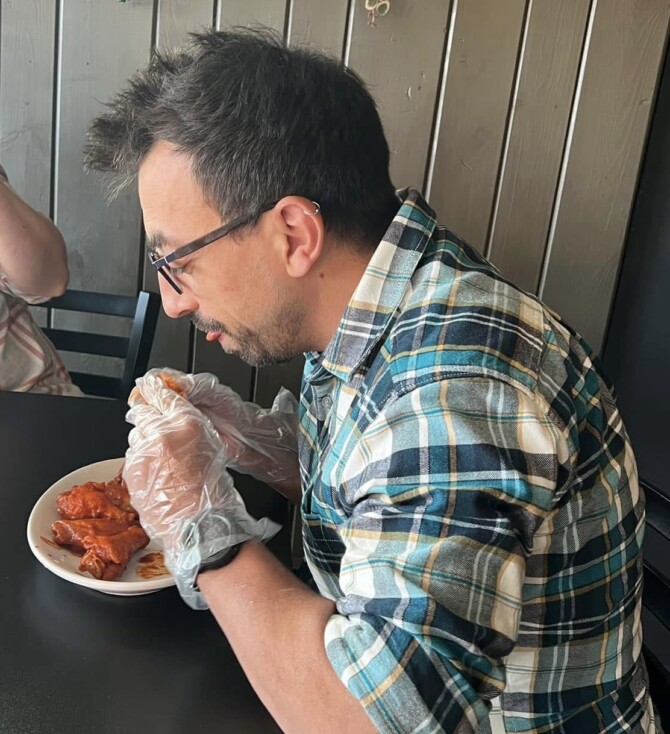Twisted Raven's "Raven Hell" Spicy Wings Challenge