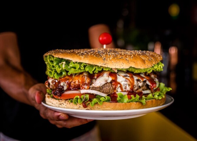 Nah Nah Bah's "El Kilo" Burger Challenge