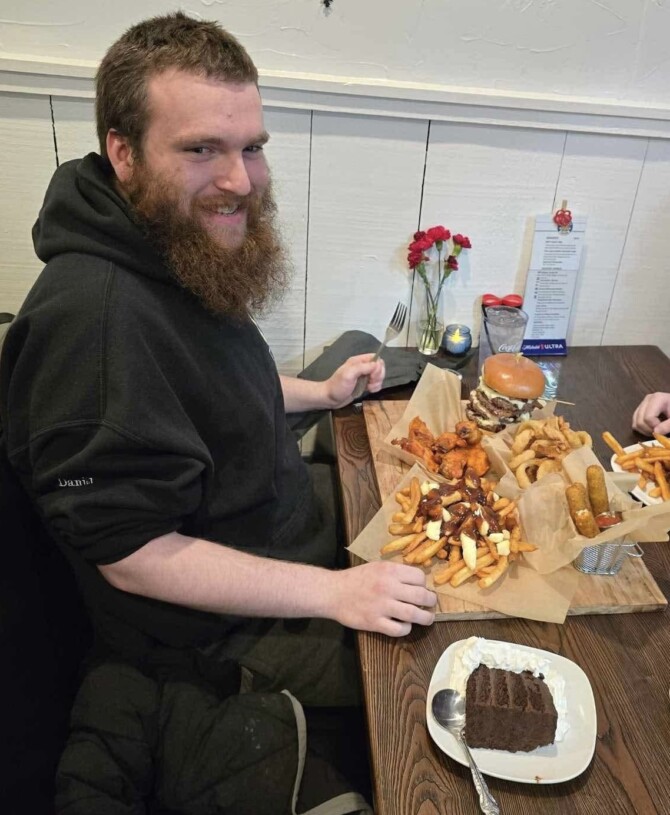 Hydro Tavern's "Mountain Man" Food Challenge