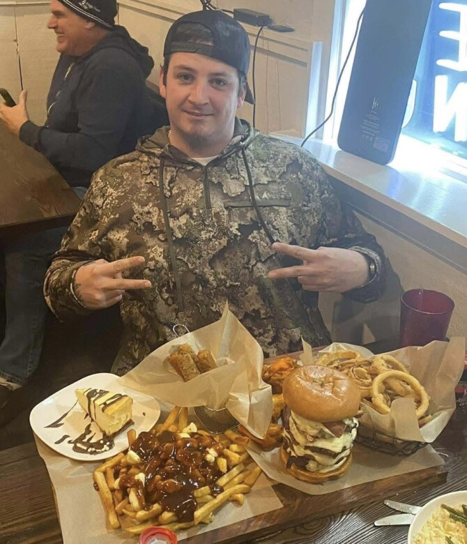 Hydro Tavern's "Mountain Man" Food Challenge