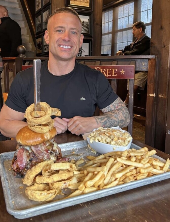 The 401 Tavern's "Wimpy's" Smashburger Challenge