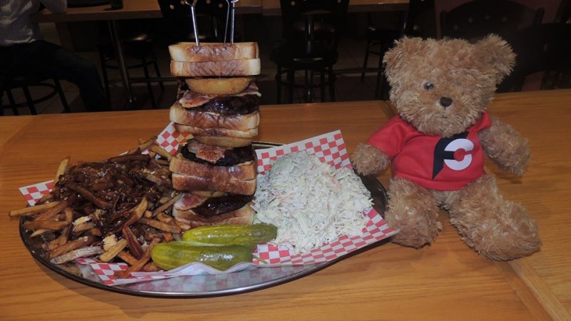 ds-southern-comfort-bbqs-determinator-burger-challenge