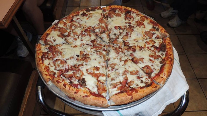 pizza-spanos-meat-lovers-pizza-challenge