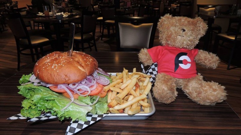 celebrity-bars-paul-bunyan-burger-challenge-2