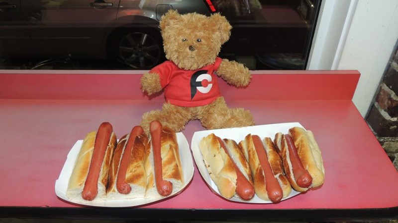 spikes-junkyard-hot-dog-record-challenge