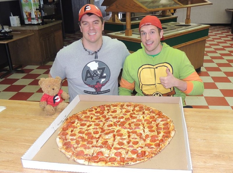 469-boss-hog-huge-team-pizza-challenge