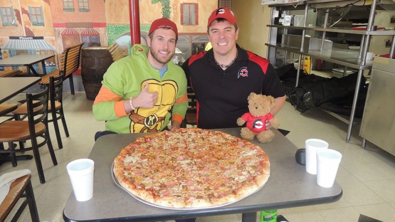 584-fat-boys-gutbuster-team-pizza-challenge