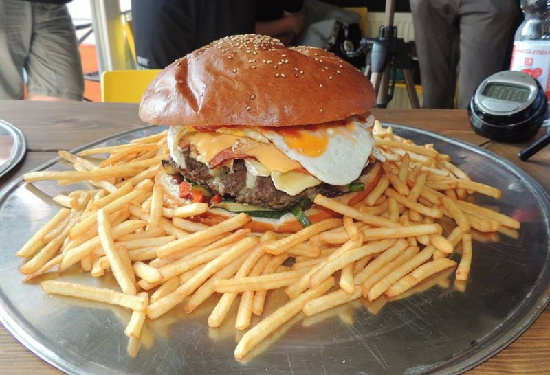 650-daniels-melnik-strongman-burger-challenge