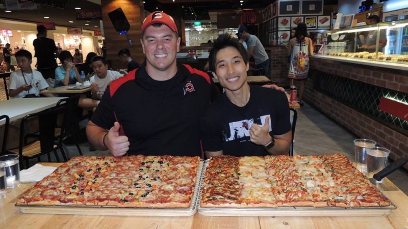 668-gourmet-pizza-to-go-12lb-team-pizza-challenge