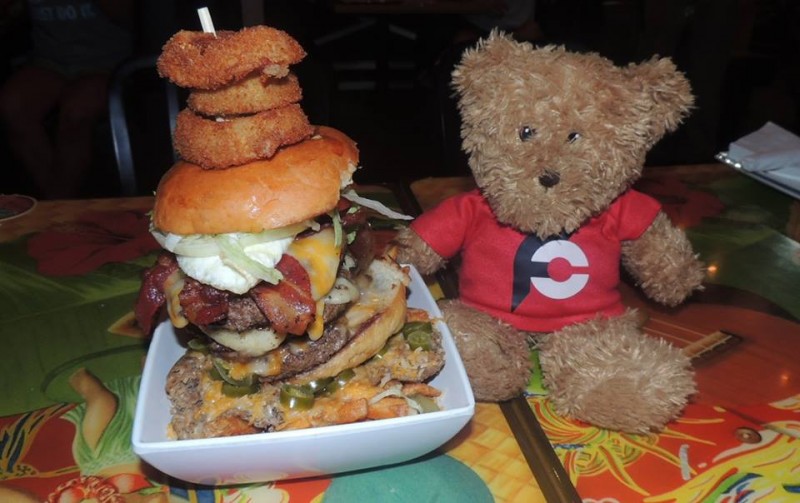 688-cheeseburger-waikiki-burger-challenge-2