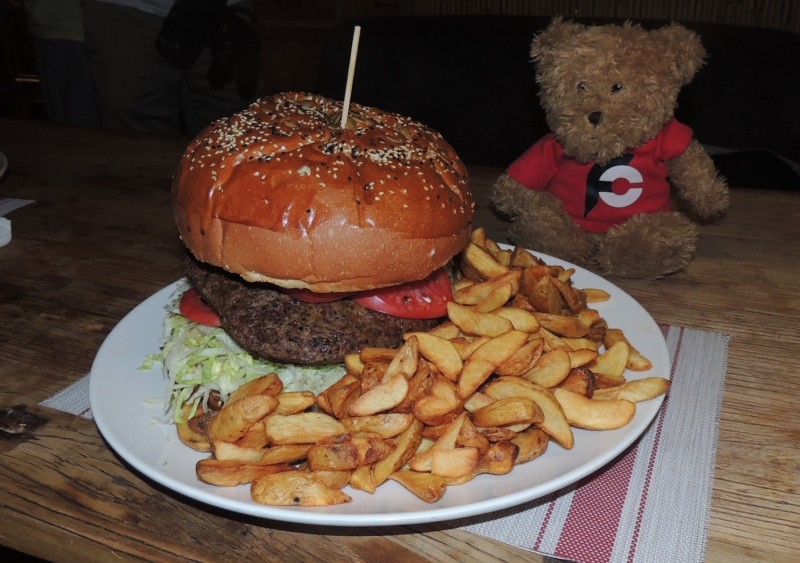 727-yasmines-shanghai-china-3kg-burger-challenge