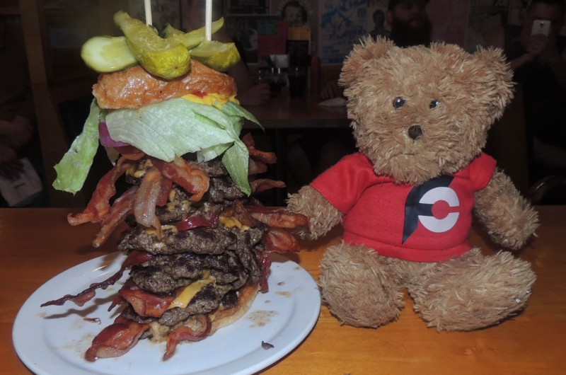 730-cannibal-cafe-canadian-beast-burger-challenge