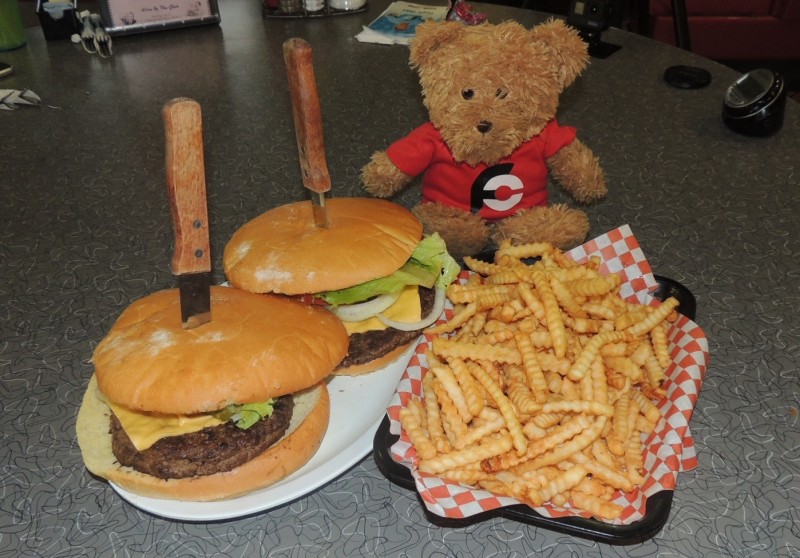 741-knuckle-sandwichs-double-burger-challenge-waverly