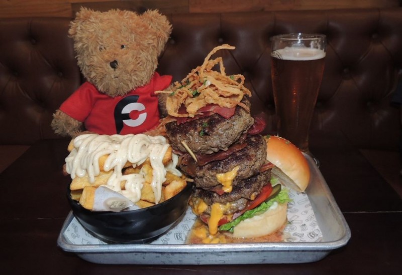 787-chops-vietnamese-juicy-lucy-burger-challenge-hanoi