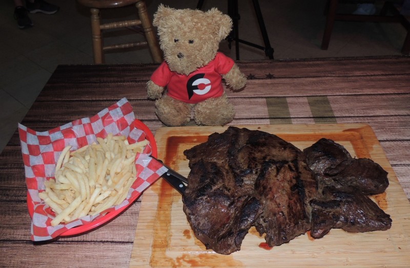 806-docs-bar-100oz-steak-challenge-freeman-south-dakota