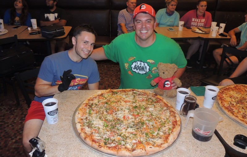 856-bellas-pizzeria-28-inch-team-pizza-challenge