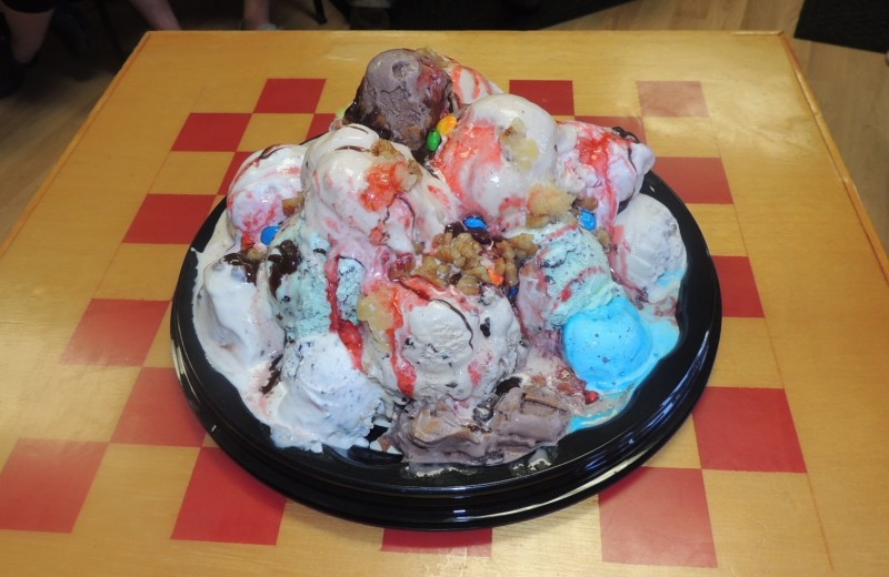 872-morgans-dairy-cow-pile-ice-cream-sundae-stanley