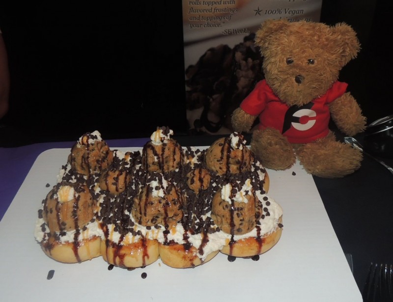 878-cinnaholic-monster-stack-vegan-cinnamon-roll-challenge