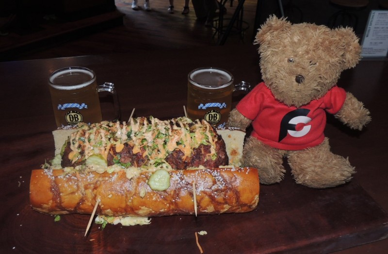 885-bay-street-biergarten-6lb-kamikaze-brat-challenge