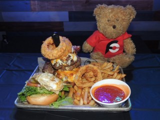 #903 Locals Bar Lunatic Burger Patty Record Challenge