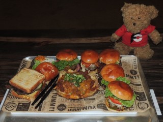 #909 Athens Burger Bar Hamburger Challenge Texas