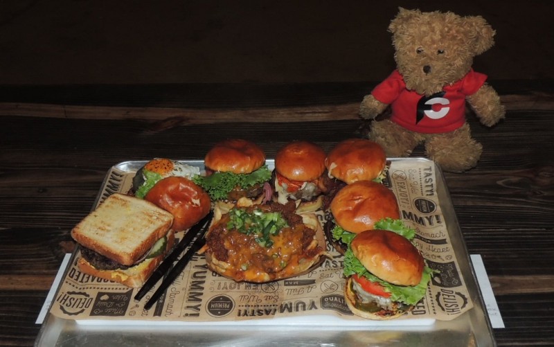 909-athens-burger-bar-hamburger-challenge-texas