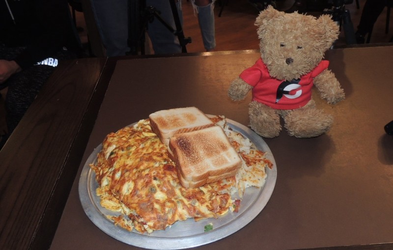 915-carriage-house-breakfast-omelet-challenge-springfield