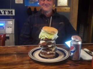 CE Bulldog Bar and Grill 42 oz burger challenge